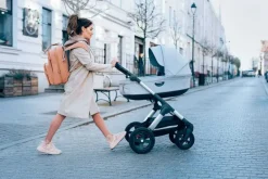 Bizzi Growin RucPOD® Pusletaske og rejseseng - Vegan Leather - Porcini