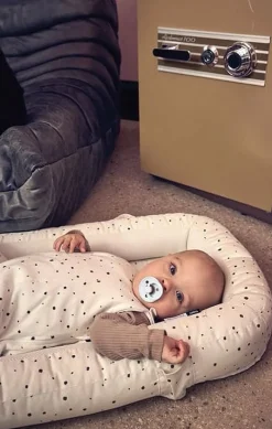 Najell Sovepose - Dot White/0-6 måneder