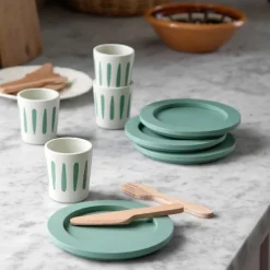 Spisesæt til 4 træ